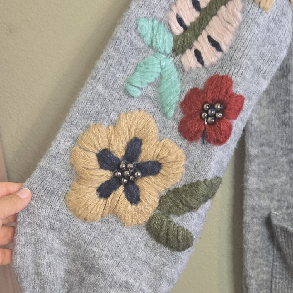 J.nna Gray Cardigan with Floral Accents - Picture 4 of 7